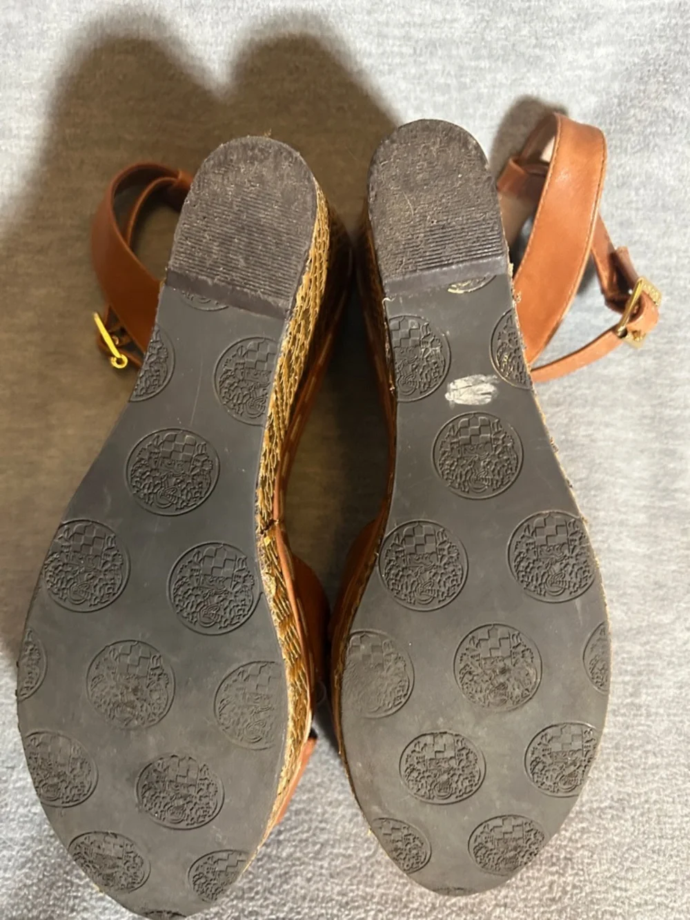 VINCE CAMUTO Leather Strappy Cognac Color Woven Look Platform  Wedge Heel Size 8